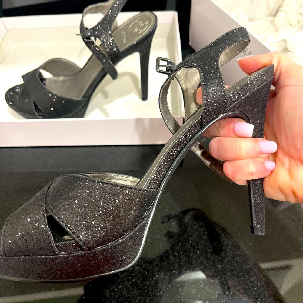 NWT Guess Jordie Heels black glitter size 6.5